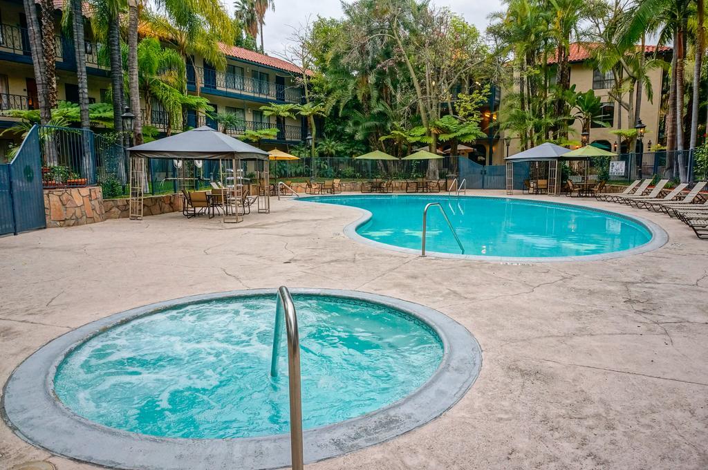 Vanllee Hotel Covina Exterior photo