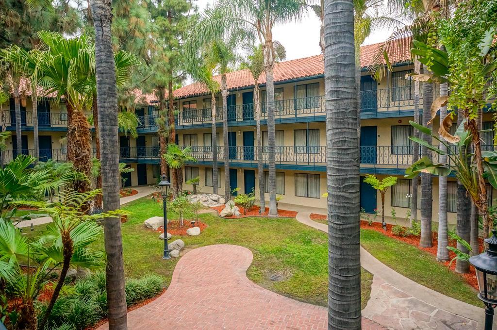 Vanllee Hotel Covina Exterior photo