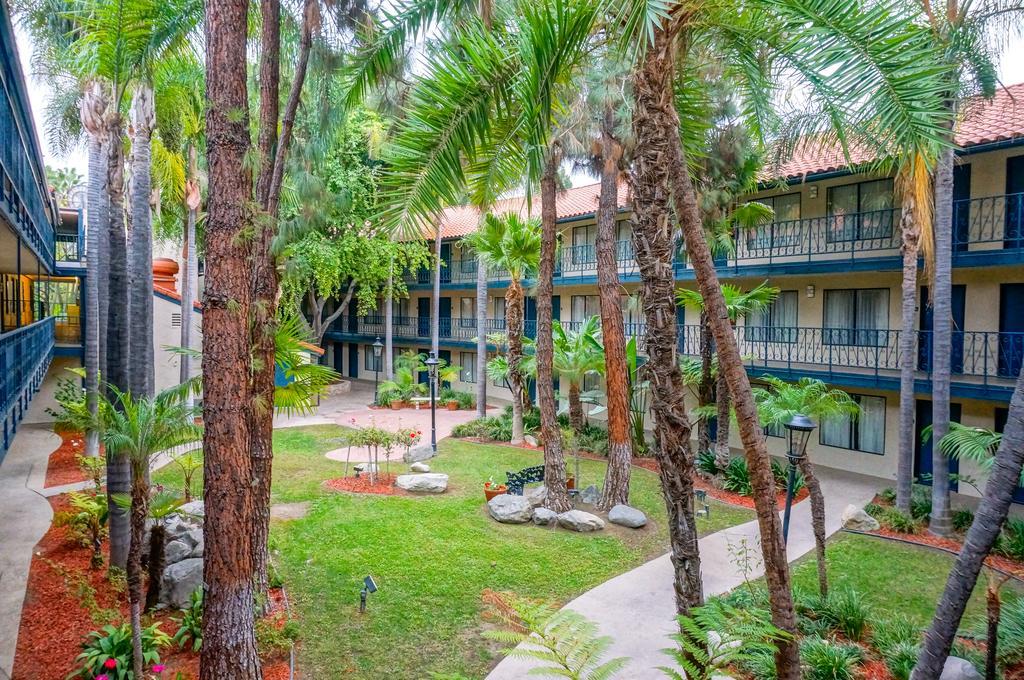 Vanllee Hotel Covina Exterior photo