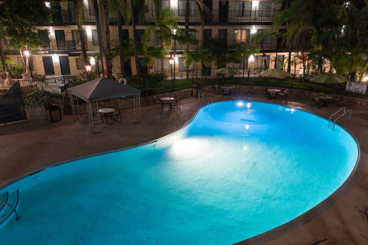 Vanllee Hotel Covina Exterior photo
